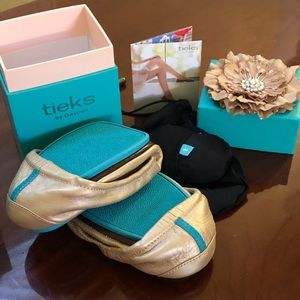 HP 💃🏻❤️ BNWT L.E. Champagne Gold Tieks